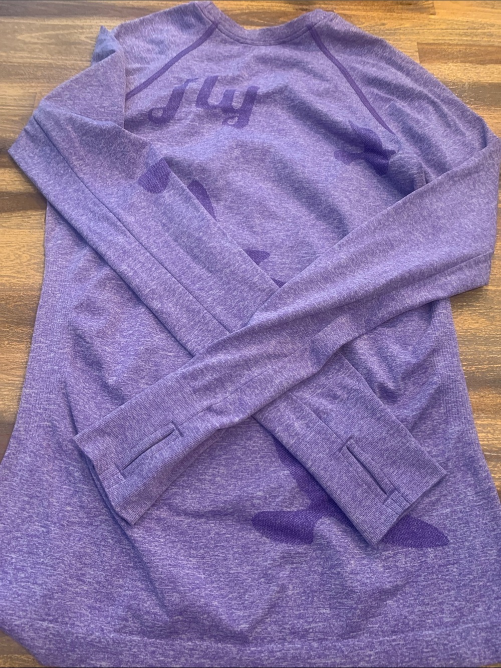 Oiselle “fly” workout top. Women’s medium. - Picture 10 of 10